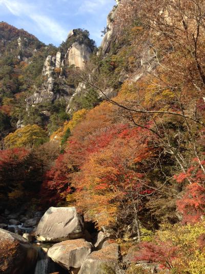 紅葉と渓流がすばらしい昇仙峡