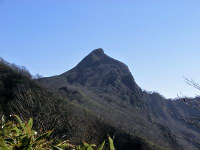 怖かった登山　尖った冠山に登る