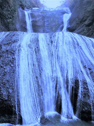 袋田の滝2/3　第一観瀑台　3番目の滝雄大に　☆日本三名瀑のひとつ