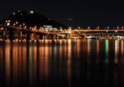 夜景　黄金山を海から狙ってみました。クロスロードが主役？