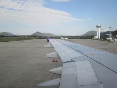 タイ国際航空　ルアンプラバンからバンコクへ　エコノミークラス