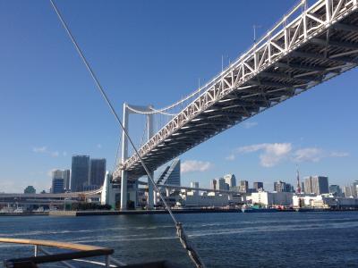 青い海と空が溶け合う東京湾・プチ船旅気分のランチクルーズ