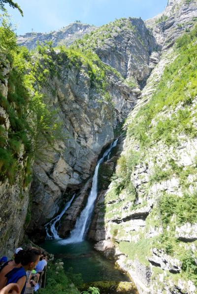 2016.8スロベニア・イタリア旅行7-Vogel Ski Centerから降りる，Sevicaの滝（Slap)，聖霊教会