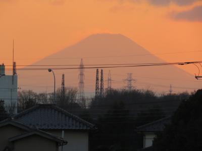 1月10日ふじみ野市から見られた影富士と頂上付近の吹雪を撮影