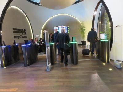 ロシア・南ドイツ 観劇の旅 ② トルコ航空Cクラス イスタンブール空港ラウンジ