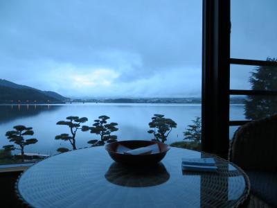 河口湖へドライブ　忍野八海で外人観光客の大さにビックリ！