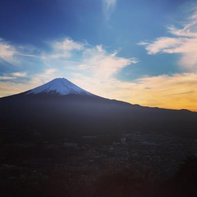 冬の河口湖温泉へ！富士山が美しく浮かび上がる