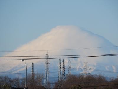 1月21日、ふじみ野市から見られた雲をかぶった富士山