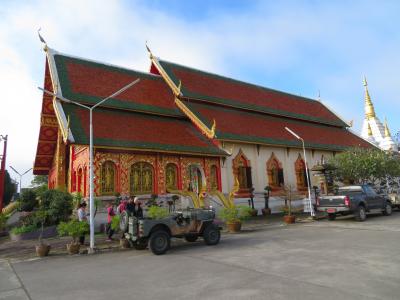 タイ　「行った所・見た所」　チェンライのＢ２ナイトバザールチェンライ宿泊とワットジェットヨード参拝