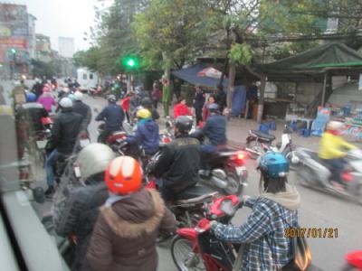 ハノイからハロン湾へツアーバスで行く（交通事情）