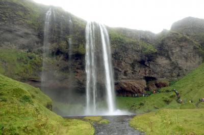 毎日が感動！火と氷の国、アイスランド6日間ドライブの旅　４日目：『滝と崖と氷山』①朝から雨！でもどうせ濡れる日だから、いっか…（笑）