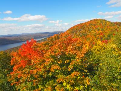 カナダ旅その８　メイプル街道　ロレンシャンの鮮やかな紅葉！