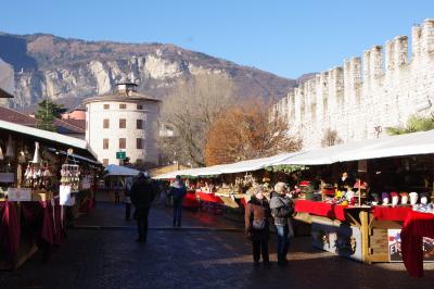 イタリア・トレントのクリスマス　朝　（２０１６年１０か所のクリスマスマーケットの旅　１２　）