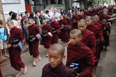 ミャンマー再訪の旅（１４）～マンダレー３　マハムニ・パヤー、アマラプラ・マハーガンダーヨン僧院～～
