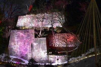 ライトアップの美しい金沢城の石垣と庭園（石川）