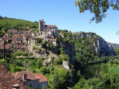 フランス山奥の美しい村、サン・シルウ・ラポピー