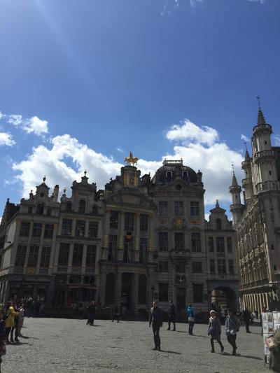 グラン=プラスのスクエアを見上げる