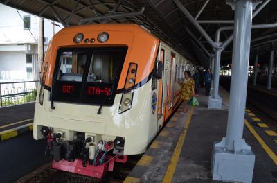 インドネシア鉄道の旅 : ジョグジャカルタ - ソロ間を往復し車内で乗客と交流する
