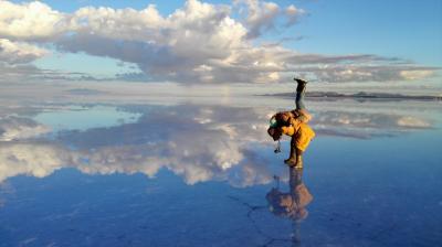 ボリビア　雨季のウユニ塩湖　1.青空と雲が織りなす天空の鏡
