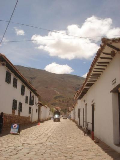 コロンビアのビジャ・デ・レイバを歩く