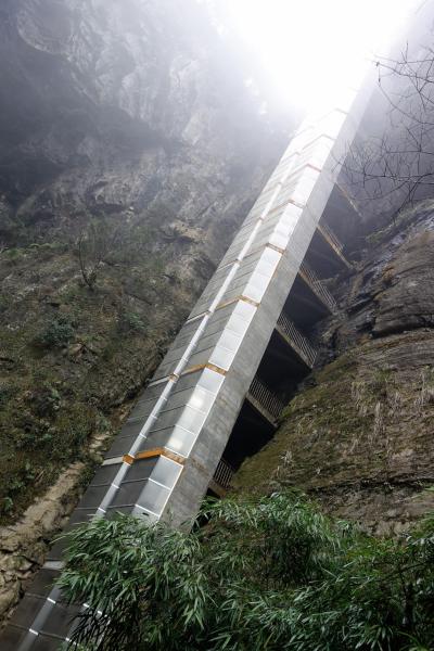 霧の重慶は再開発の嵐★ガラガラの世界遺産でウキウキ〈世界遺産『中国南方カルスト』天坑三橋 in 武隆の巻〉