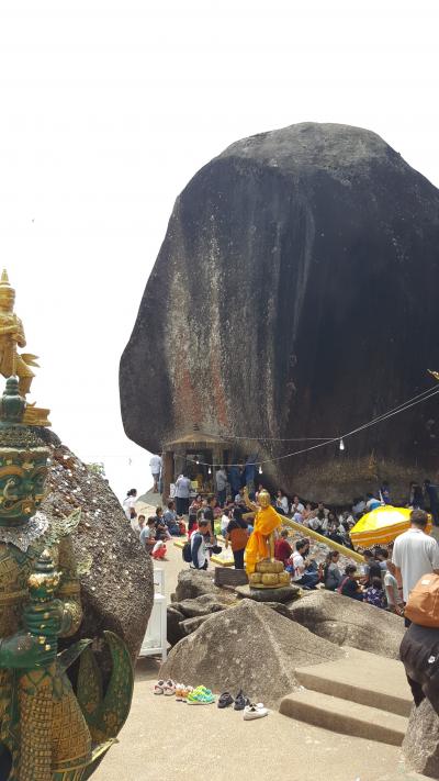 2ヶ月しか開山しない宝くじが当たるお寺　カオ・キッチャクット