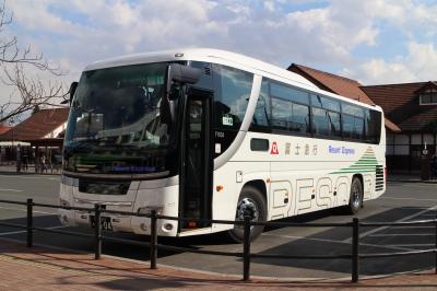 【バス乗車記】羽田空港→河口湖駅、駅前で多くのラッピングバスを見る。