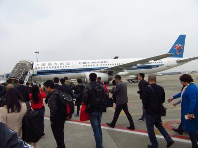 居留許可取りに上海へ1★南方航空に乗って深センから上海へ　南方航空V3ラウンジ  プレミアムエコノミー  フライト1時間40分の遅延