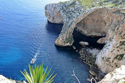 マルタ島レンタカーの旅 その2 青の銅窟~マーサシュロックの巻き
