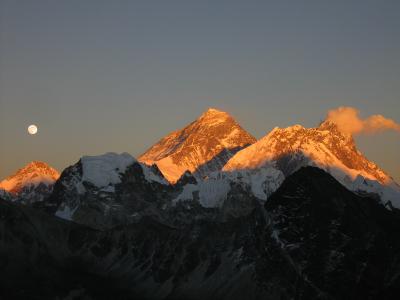 ゴーキョな思い出　３　エベレストから昇る満月の正体