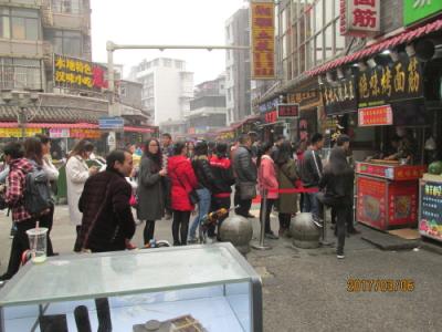 武漢の戸部巷・食堂街の午後