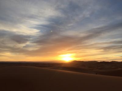 4:モロッコ 乾いた大地で心を潤す、サハラ砂漠の朝日