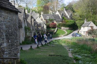 イギリスの最も美しい村と世界遺産ストーンヘンジ