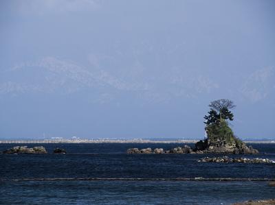 富山旅02 氷見 海の上にうっすーーら立山連峰