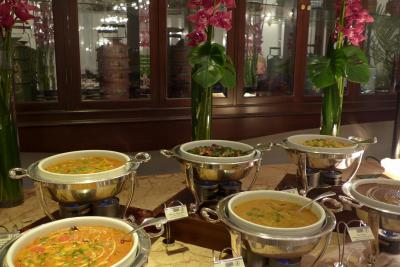 【2017JAL修行その１③】王道OKA-SIN、カトンをうろうろしてから改装工事直前のラッフルズホテルで１杯＆ディナー（2日目）