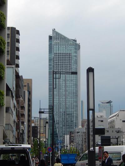 東新橋一丁目交差点付近の風景