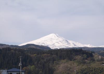 富士山のように雪をかぶった鳥海山（秋田県）を撮りました・・・