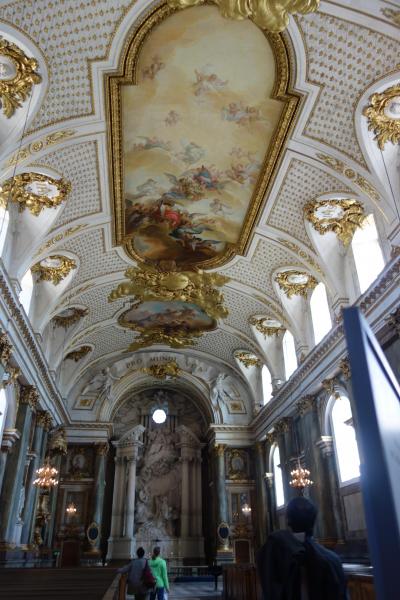 ☆やさしさに包まれたなら☆　２０１７年ＧＷ　ストックホルム0街歩き　７　（最前列で待っていたのにがっかりだった衛兵交代＆王宮）