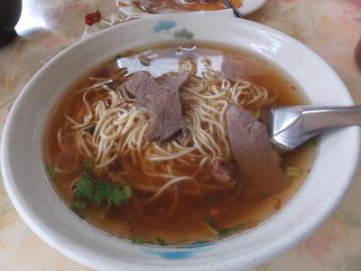 高雄グルメ記(柯家排骨酥麵の陽春麺/小吃店で食事/タイ料理：瓦城高雄明誠店/香港發財燒臘/黄家牛肉麵：葱爆牛肉と牛腩湯/猪一屋でとんかつ定食/博義師焼肉飯/也竹日式咖哩/紅龍菓/品元糖口で今年初かき氷/永和豆?/【志】招牌鮭魚炒飯) 2017/05/05-05/11