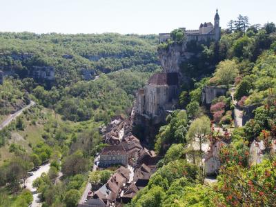 フランス南西部のミディピレネーの黒い聖母像が見守る巡礼地、ロカマドゥール