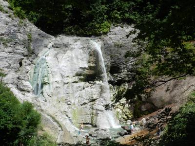 これは珍しい！滝壺が天然の強酸性温泉『川原毛大湯滝』◆2016年8月・東北縦断～函館の旅《その４》