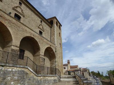 春の優雅なアブルッツォ州/モリーゼ州　古城と美しき村巡りの旅♪　Vol176(第7日)　☆Crecchio：美しいクレッキオ城「Castello Ducale di Crecchio」と旧市街を優雅に歩く♪