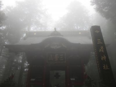 霧に包まれる神域　表参道から歩く三峯神社