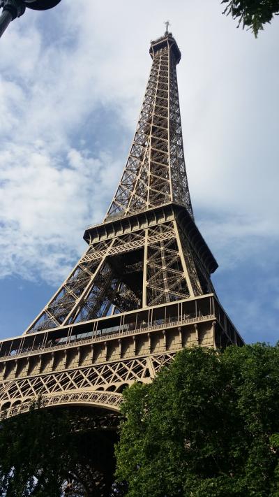 仕事人への瞬間観光案内、、、フランスパリエッフェル塔、、５時間あったら上れるかな？