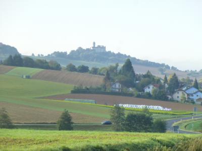 ドイツの秋：④ビューディンゲン城の姉妹城・ロンネブルク城には孔雀がいた