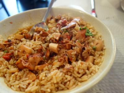 アヴェイロのランチはコロッケとタコ雑炊。ローカル・フードです。