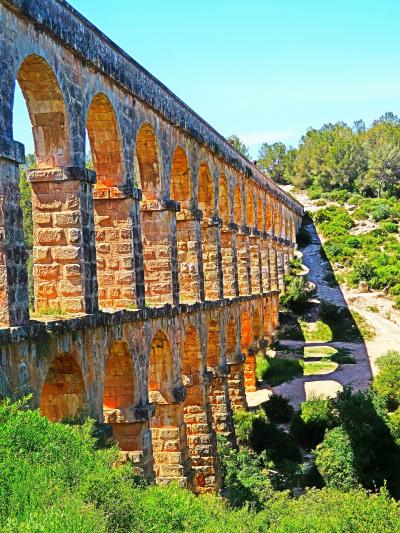 立体絵画の「ローマ帝国の水道橋遺跡」 ポン・デュ・ガール＜ローマの水道橋＞ – 一般社団法人日本旅行
