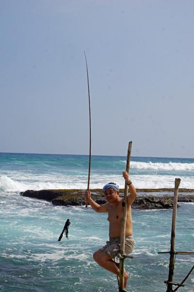 灼熱のスリランカ（17）アマンガラで優雅にランチを楽しんだ後は、海岸線をドライブしてストルトフィッシングで小魚を釣り上げる！
