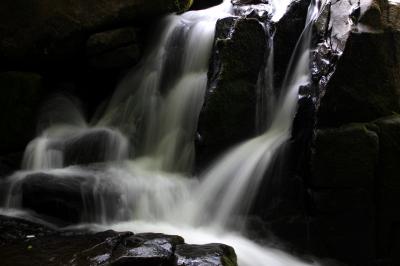 ◆初夏の風渡る山鶏渓谷と東野の清流