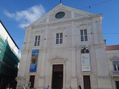 リスボン観光。まずはサン・ロケ教会から。ポルトガル的な教会です。